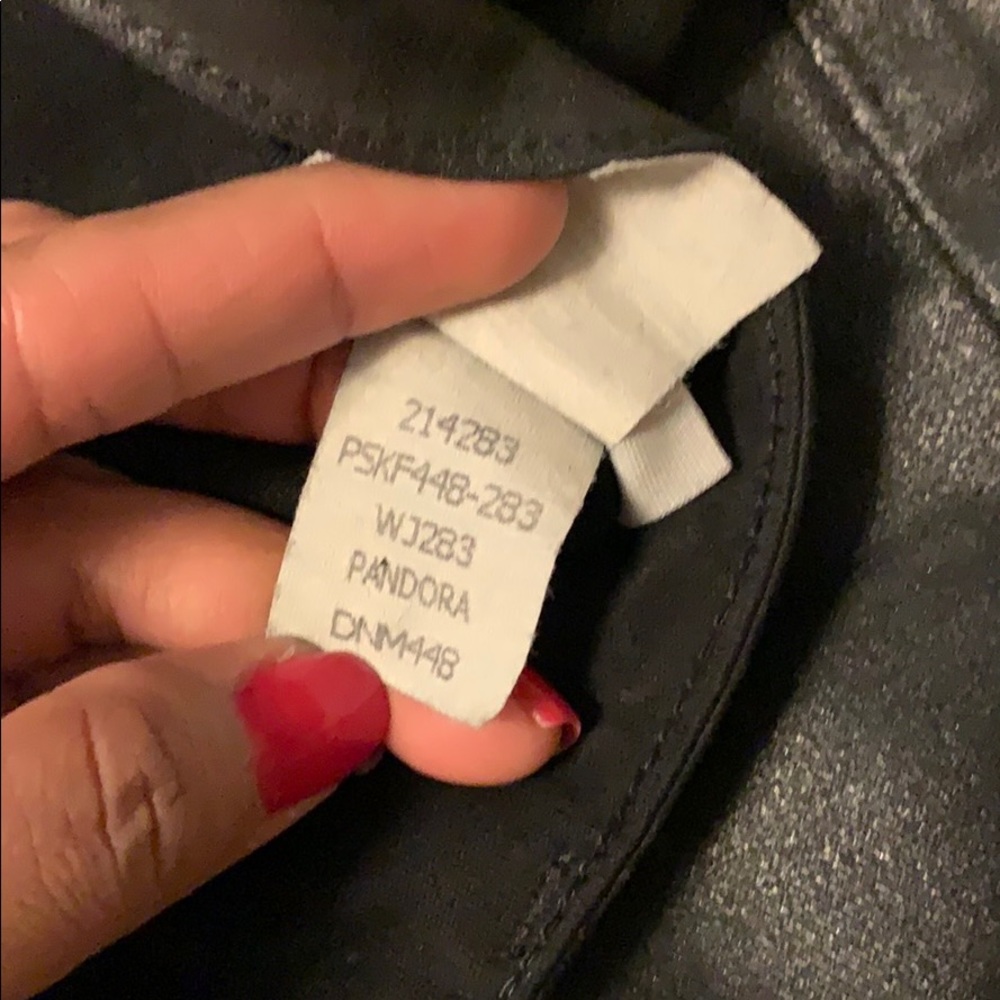 Paige skinny jeans in amazing condition - Picture 5 of 8